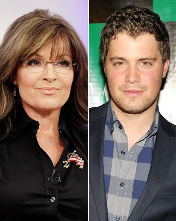 1384193759_sarah palin levi johnston 441