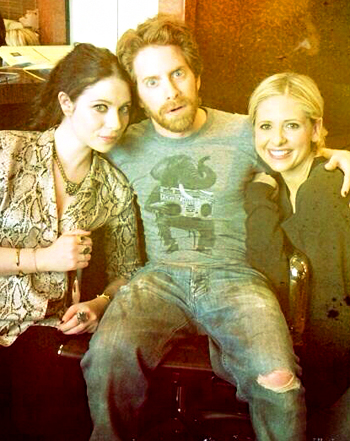 1392400692_sarah michelle gellar michelle trachtenberg seth green 350