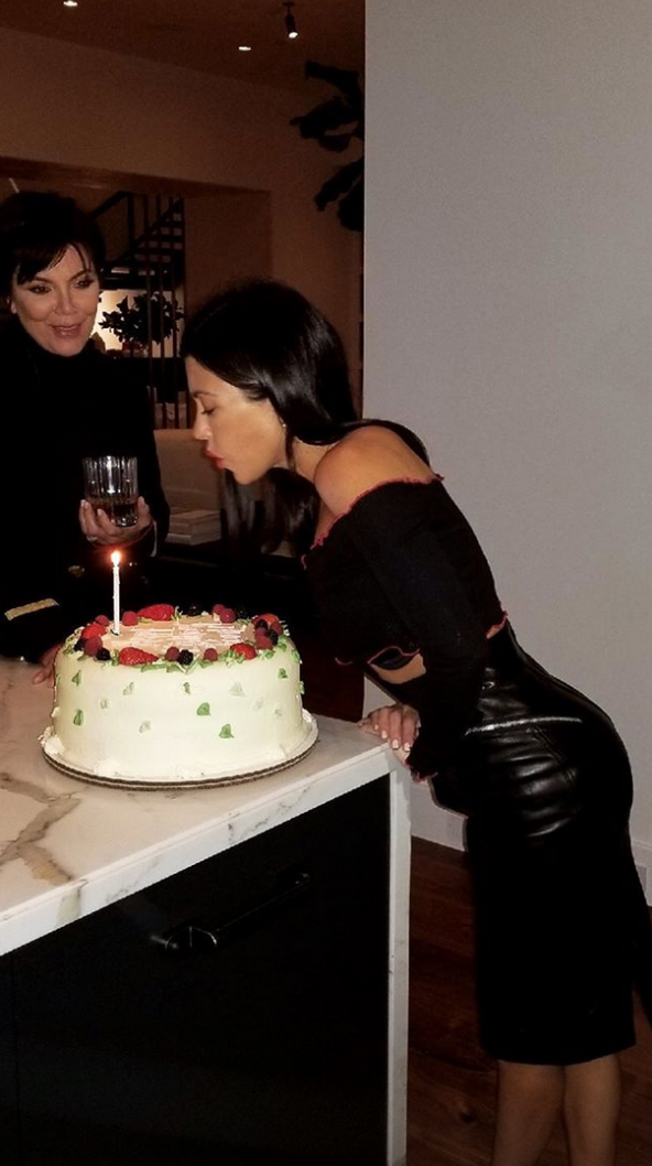 kourtney-kardashian-birthday-cake