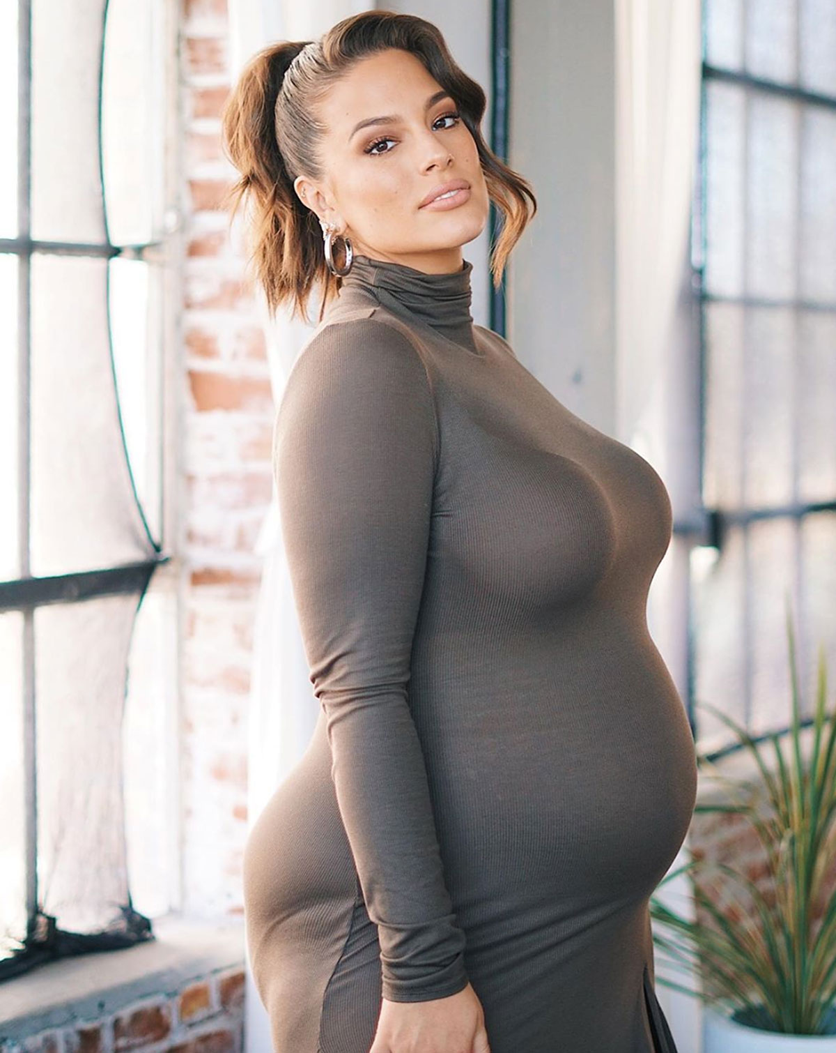 Селфи беременной с огромными дойками фото