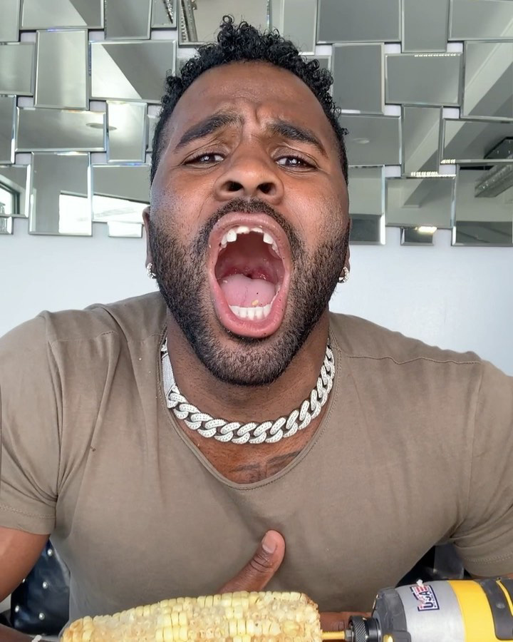 Jason Derulo Appears to Chip His Teeth While Eating Corn on the Cob