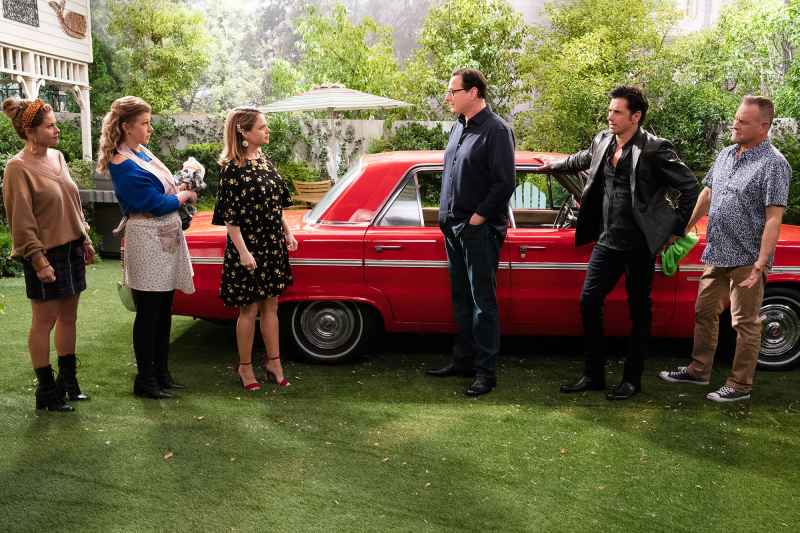 Candace Cameron Bure Jodie Sweetin Andrea Barber Bob Saget John Stamos Dave Coulier Fuller House Explains Aunt Becky Absence After Lori Loughlin Exit