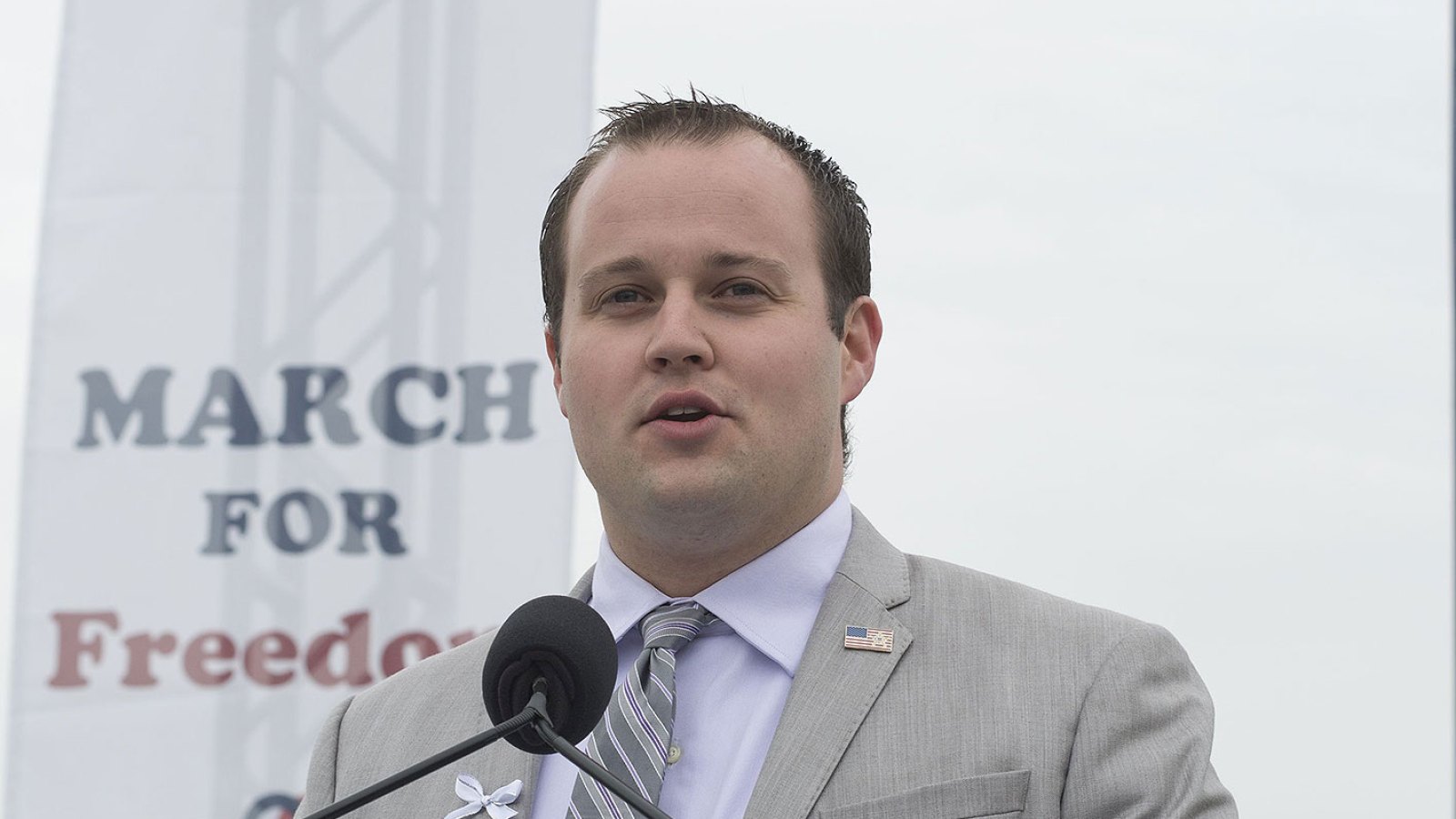 Josh Duggar Cheats on Wife A Comprehensive Timeline of His Scandals From Molestation to Ashley Madison Revelations 2015