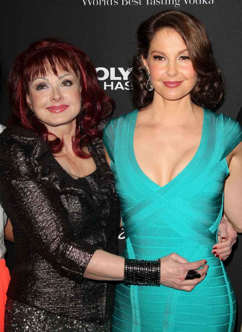 Ashley Judd Recalls Holding Mom Naomi Judd's 'Laboring Body' As She Objects to the Release of Death Records