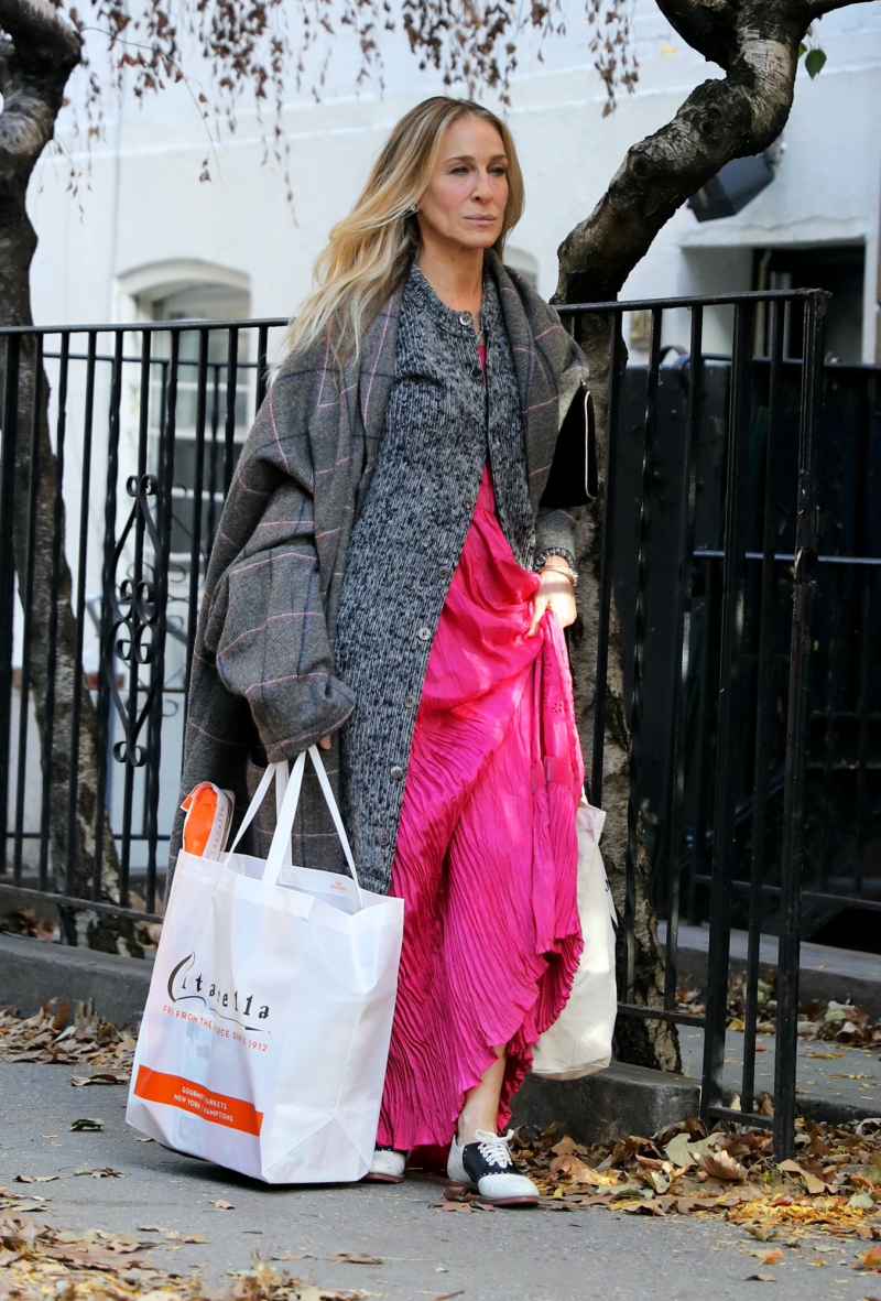 Sarah Jessica Parker filming at the And Just Like That set in NYC