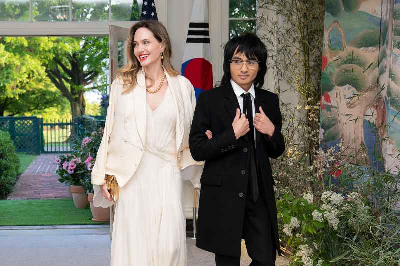 Brad-Pitt-and-Angelina-Jolie-s-Family-Album--Sweetest-Pics-With-Their-6-Kids -253 Angelina Jolie, Maddox Jolie-Pitt