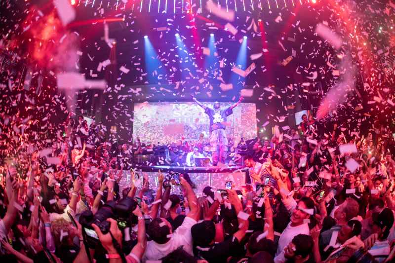 Hot Pics Travis Scott performed to a sold-out crowd at famed ultraclub E11EVEN