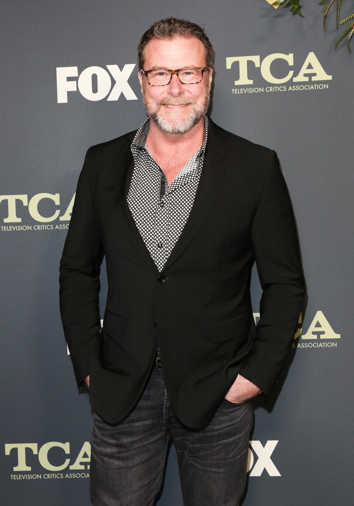 Dean McDermott Announces Departure From Social Media