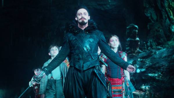Levi Miller as Peter Pan, Hugh Jackman as Blackbeard, Rooney Mara as Tiger Lily in Pan