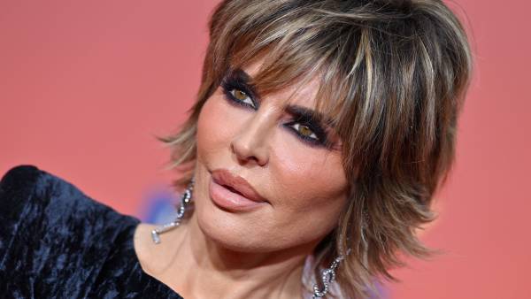 Lisa Rinna attends the 2022 MTV Movie & TV Awards: UNSCRIPTED at Barker Hangar on June 02, 2022 in Santa Monica, California.