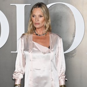 PARIS, FRANCE - JANUARY 24: Kate Moss attends the Dior Homme show during Paris Fashion Week Menswear Fall-Winter 2025/2026 at Ecole Militaire on January 24, 2025 in Paris, France. (Photo by Dave Benett/Getty Images)