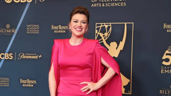 Brooklyn Store Art of Play Raises Price of Bird Kelly Clarkson Wanted to Buy to $15 Million