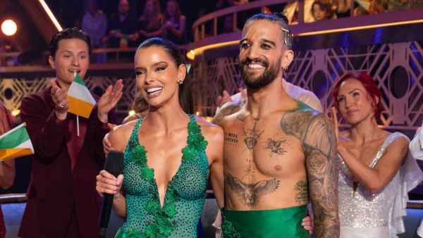 Maura-Higgins-and-Mark-Ballas-DWTS-183898_EM207833