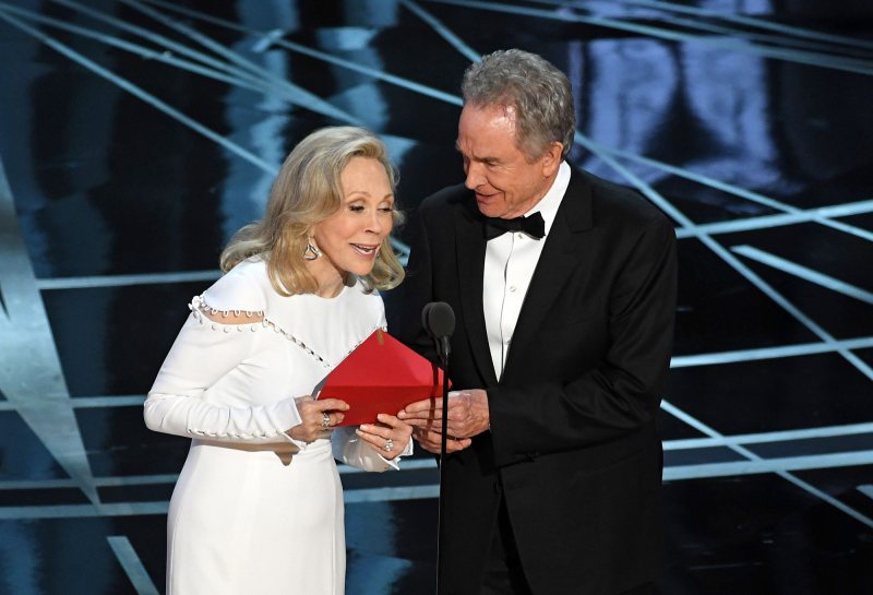 03 warren beatty faye dunaway b3c1b864 4da7 445e b9f3 cfd76516f1d0