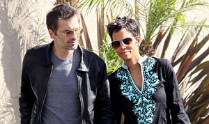 1331680480_halle berry olivier martinez 178
