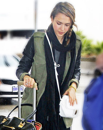 Steal Jessica Alba's Comfy Travel Style in Five Easy Steps - Us Weekly