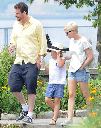 1342396161_jason segel michelle williams v
