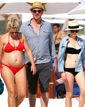 1357343252_busy philipps jason segel michelle williams 441