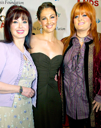1363724082_55529008_wynonna judd ashley judd naomi judd 441