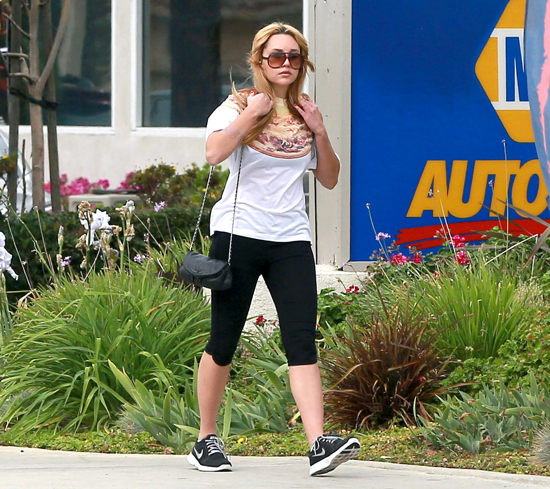 Amanda Bynes Hits the Gym After Leaving Rehab: Picture