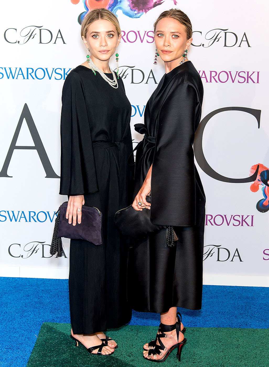 Mary Kate And Ashley Olsen Stun At Cfda Awards Win Accessories Award