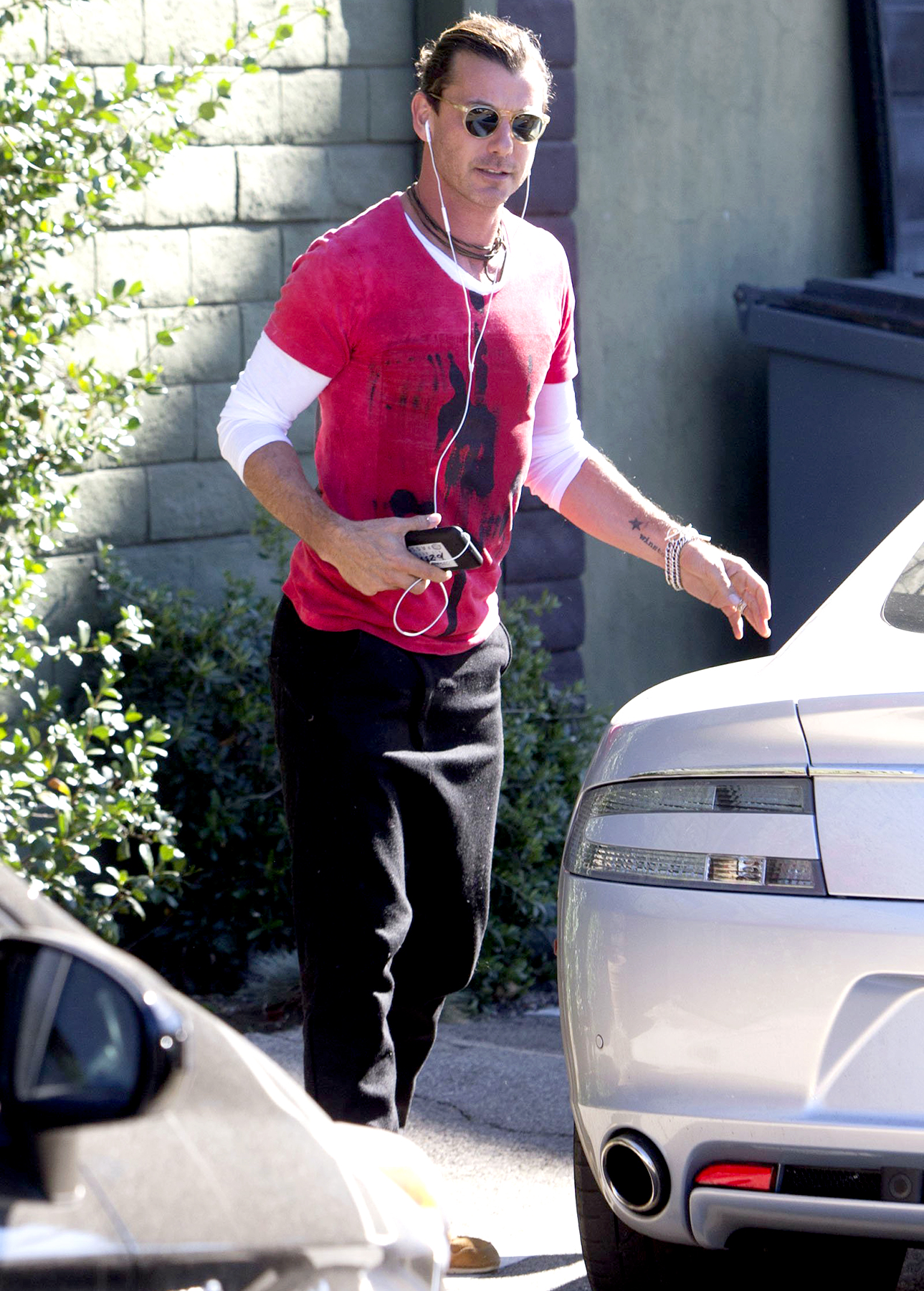 Gavin Rossdale Steps Out Wearing Band on Ring Finger After Affair News
