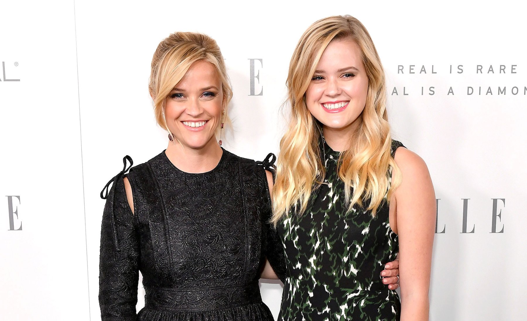 Reese Witherspoon And Daughter Ava Philippe Look Like Twins Pics 