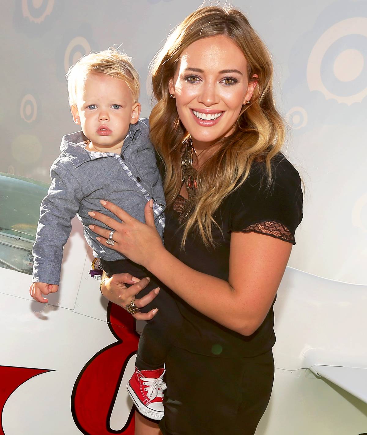  In Search of Santa : Hilary Duff, Haylie Duff