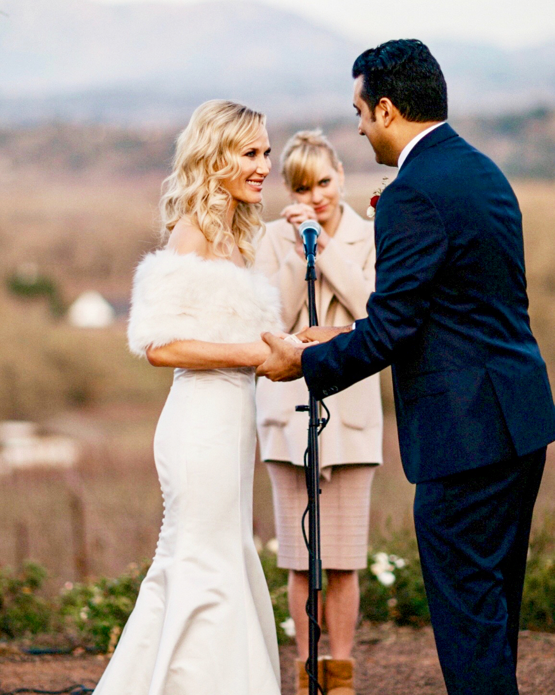 Anna Faris Officiates a Wedding in Ugg Boots Pic Us Weekly