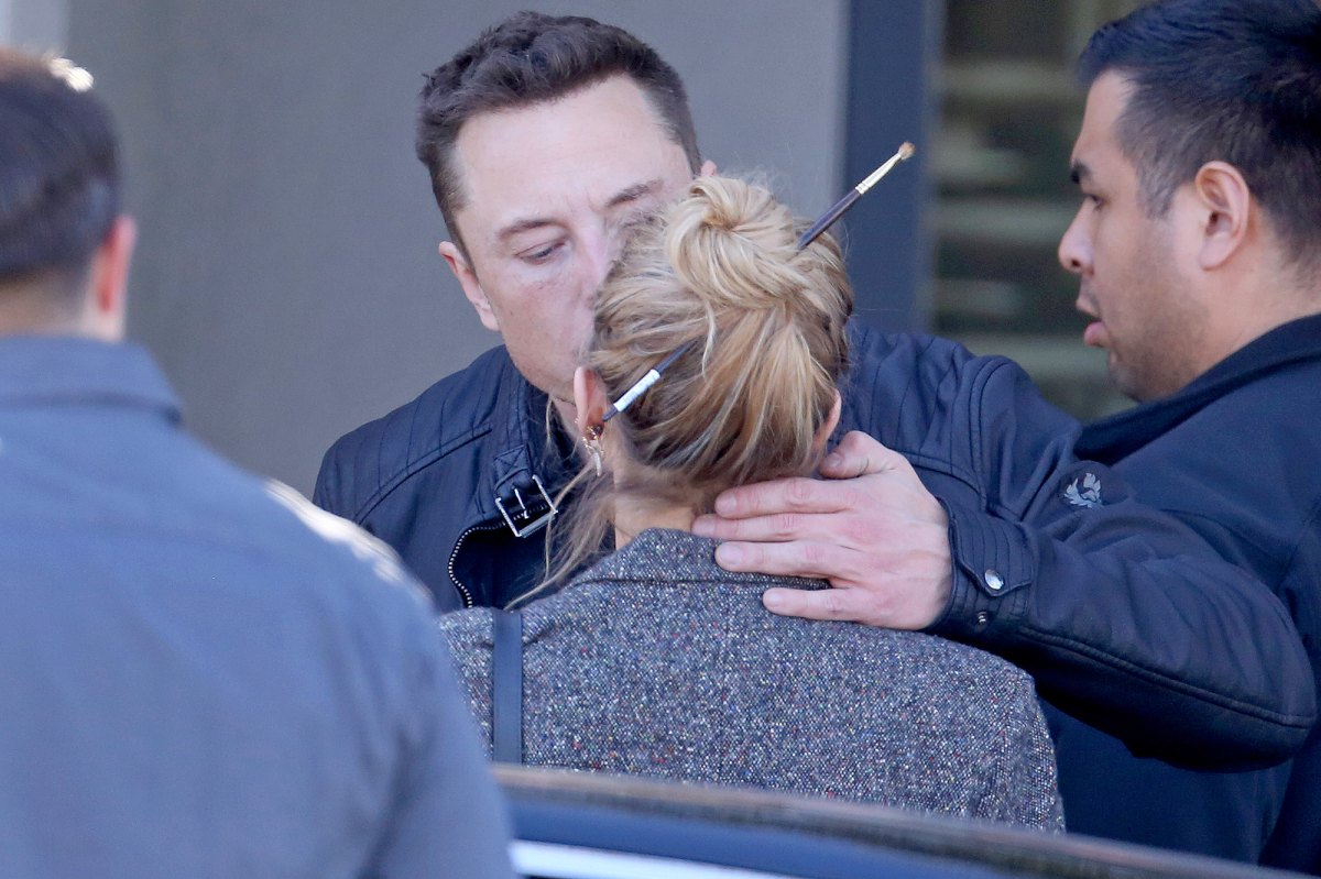 Elon Musk Kisses Amber Heard Goodbye After Lunch Date: Pics