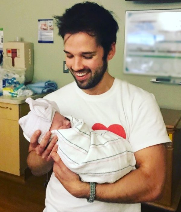 iCarly’s Nathan Kress, Wife London Welcome First Child: Pics | Us Weekly