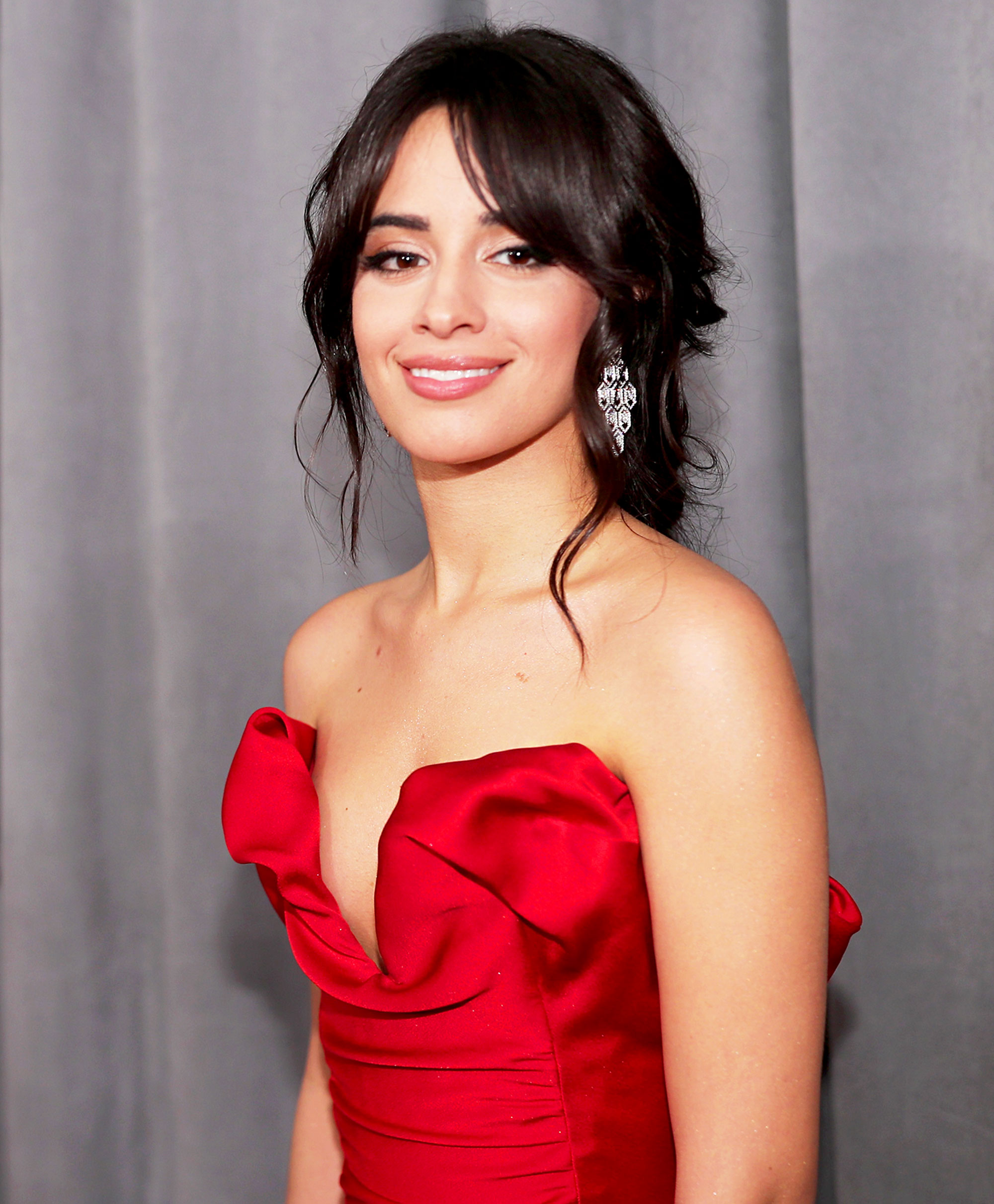 Grammys 2018: Camila Cabello Stops Interview to Adjust Boobs on the Red  Carpet
