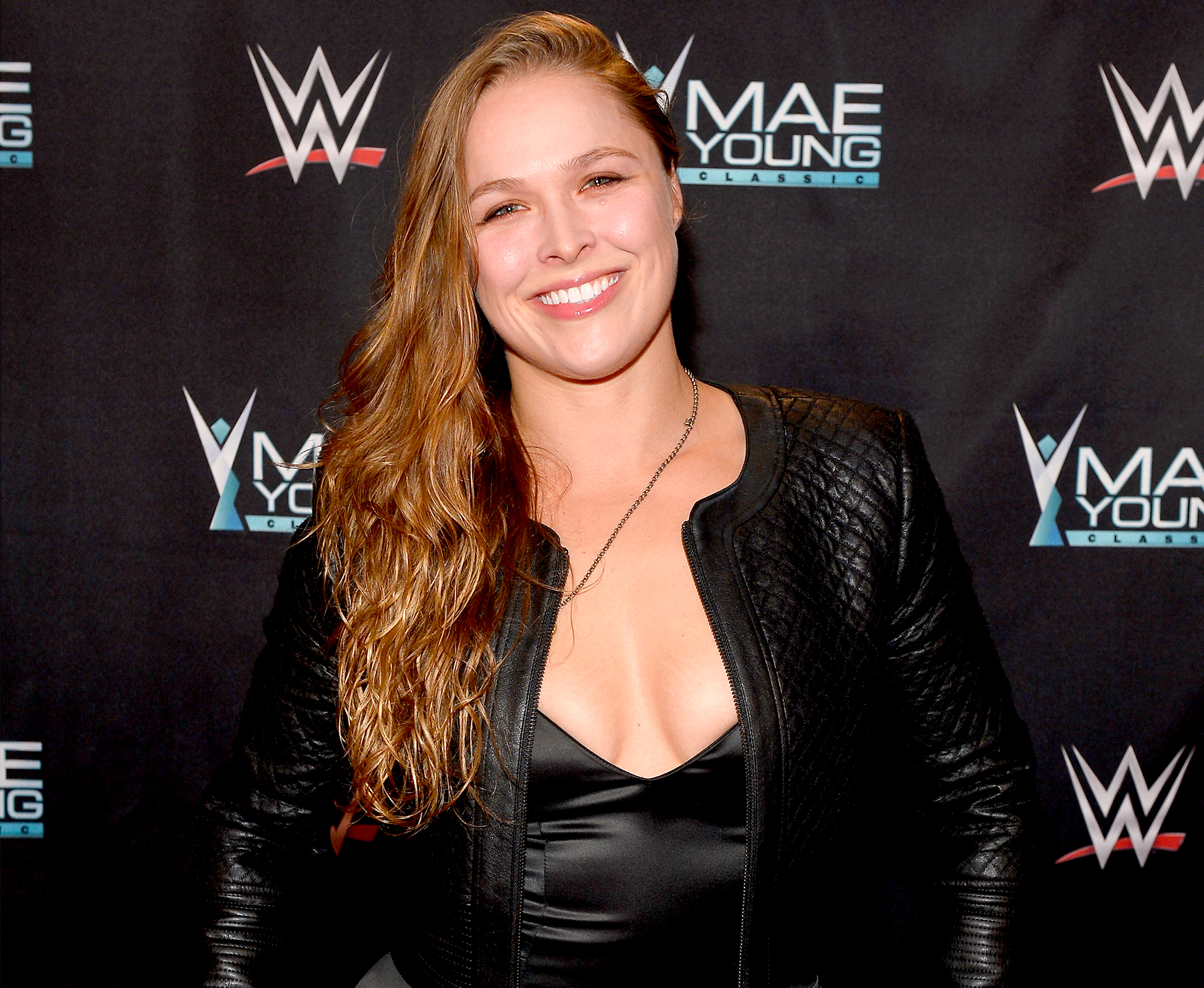 Ww Wwe Oscar Sexy Videos - Ronda Rousey Officially Joins WWE: Watch the Video
