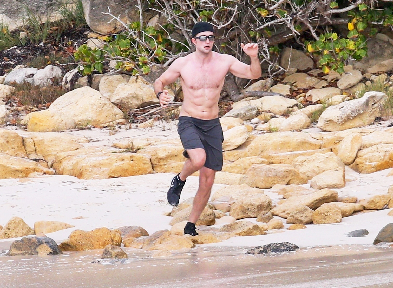 Robert Pattinson Does Shirtless Workout On Antigua Beach Pics