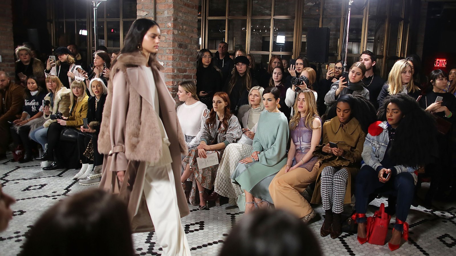 Bella Hadid Front Row @ Louis Vuitton Men's Fall-Winter 2020 Show
