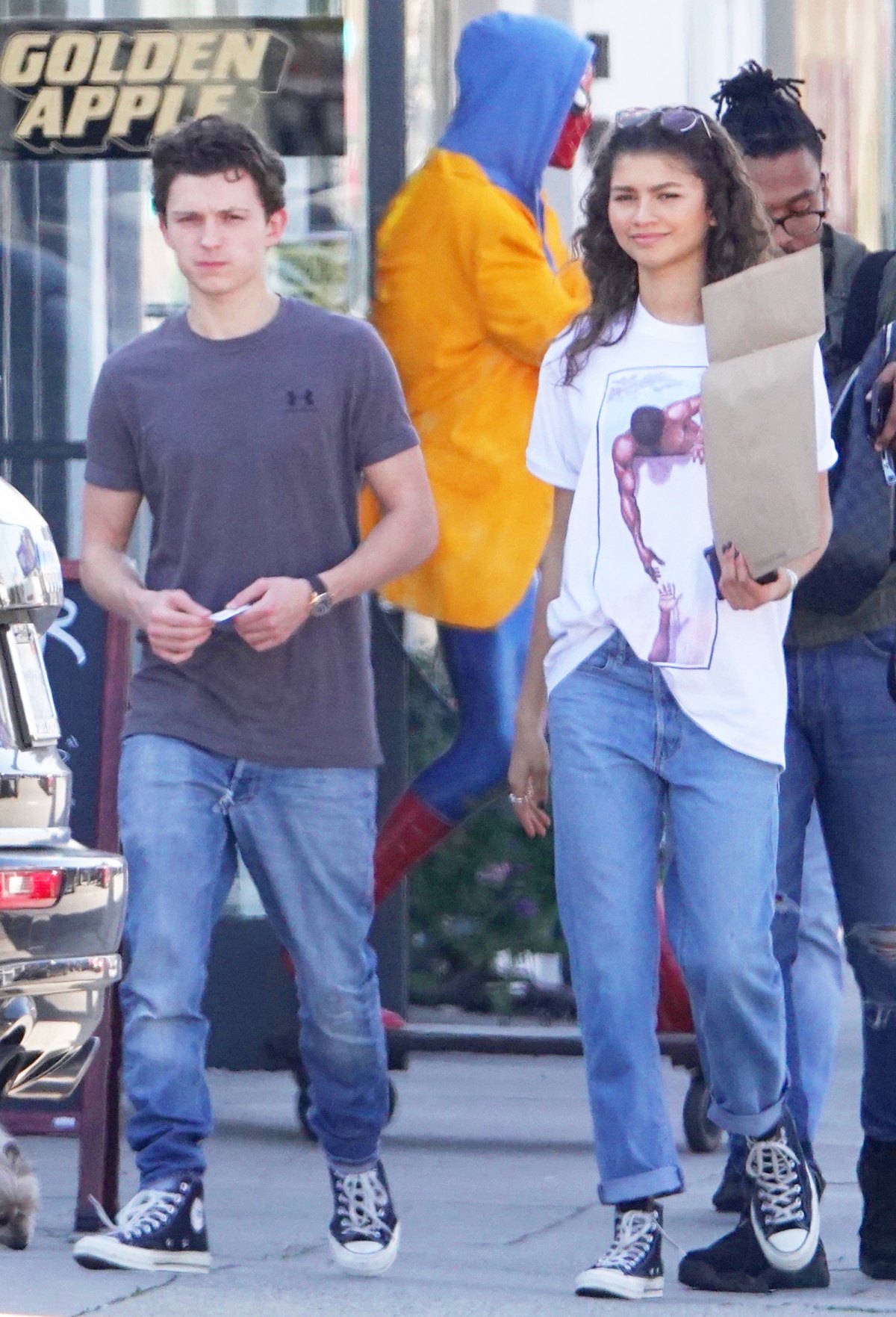 Zendaya Tom Holland Run Into Spider Man Statue In La 8316