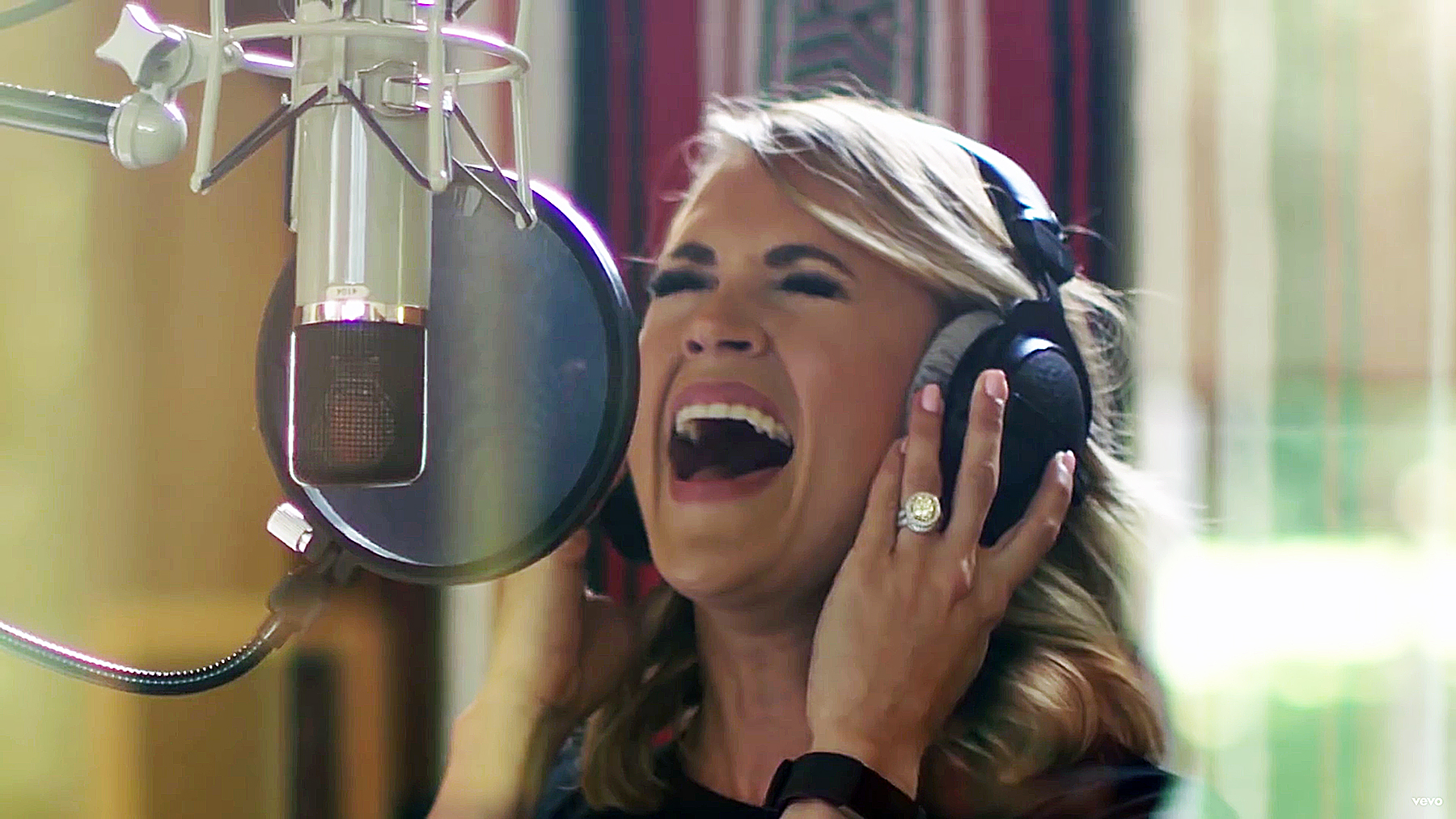 Watch Carrie Underwood's First PostAccident Music Video UsWeekly