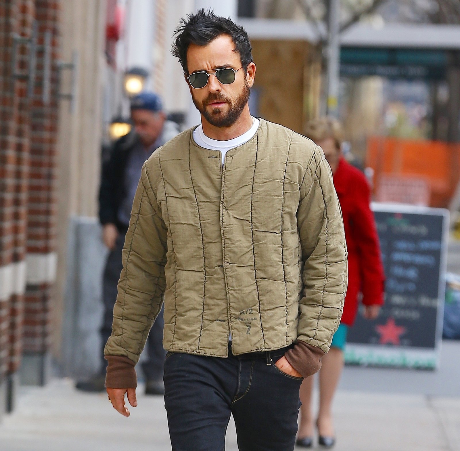 Justin Theroux Steps Out Sans Wedding Ring: Pics | Us Weekly