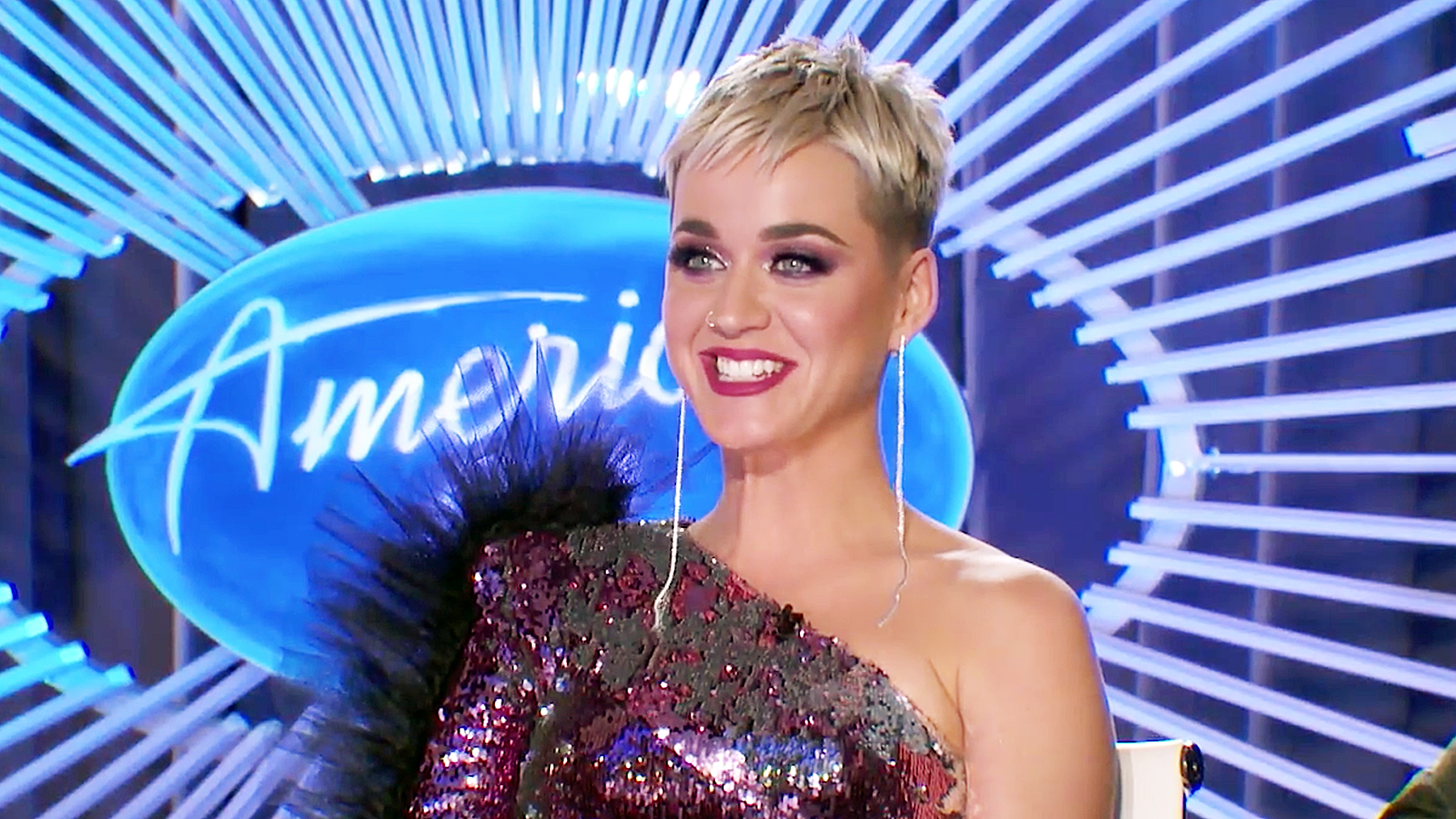 American Idol Judge Katy Perry Wigs Out In Season 16 Sneak Peek Us Weekly 