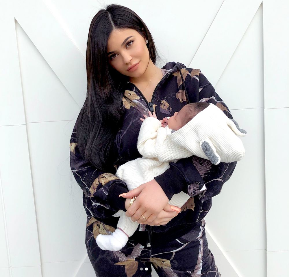Mom life , boss life  Fendi outfit, Kylie jenner, Outfits