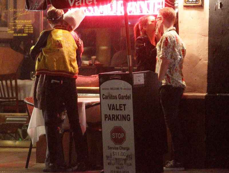 Cara Delevingne Paris Jackson kissing