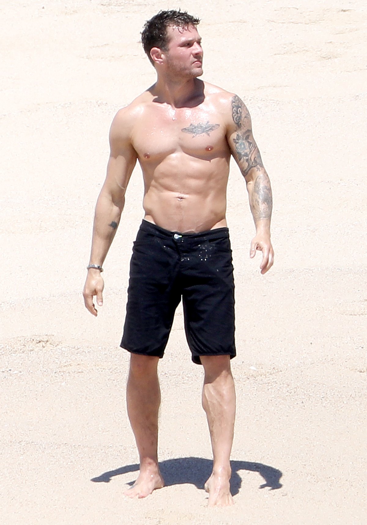 Ryan Phillippe Shows Off Abs While Going Shirtless In Mexico