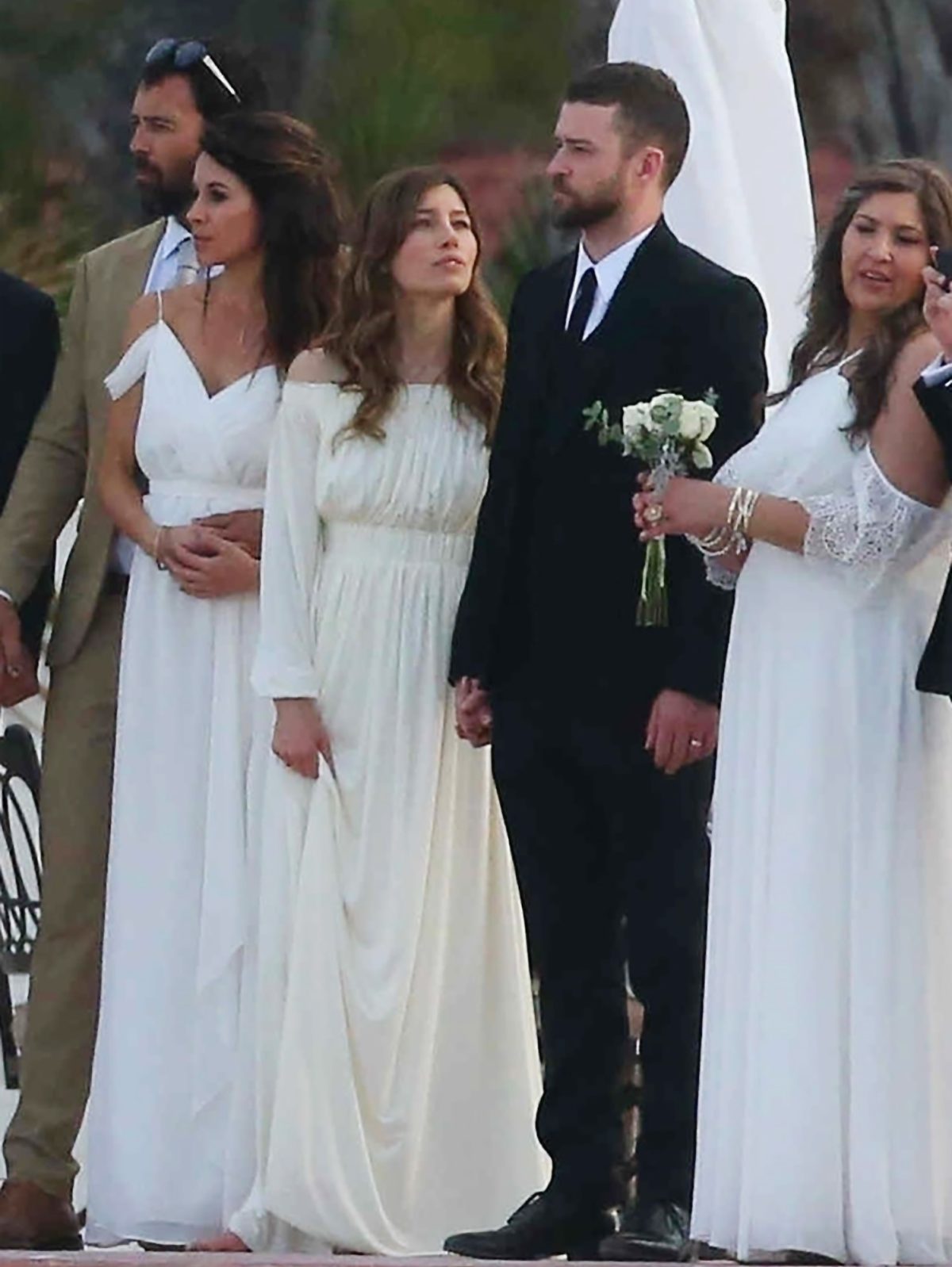 Justin Timberlake Surprises as Wedding Singer for Jessica Biel's College  Roommate