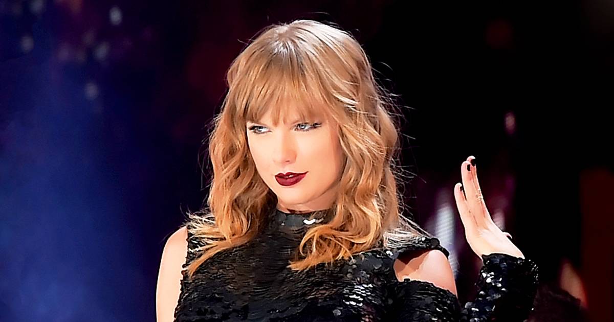 Taylor Swift Almost Hit by Bird at 'Reputation' Concert – StyleCaster