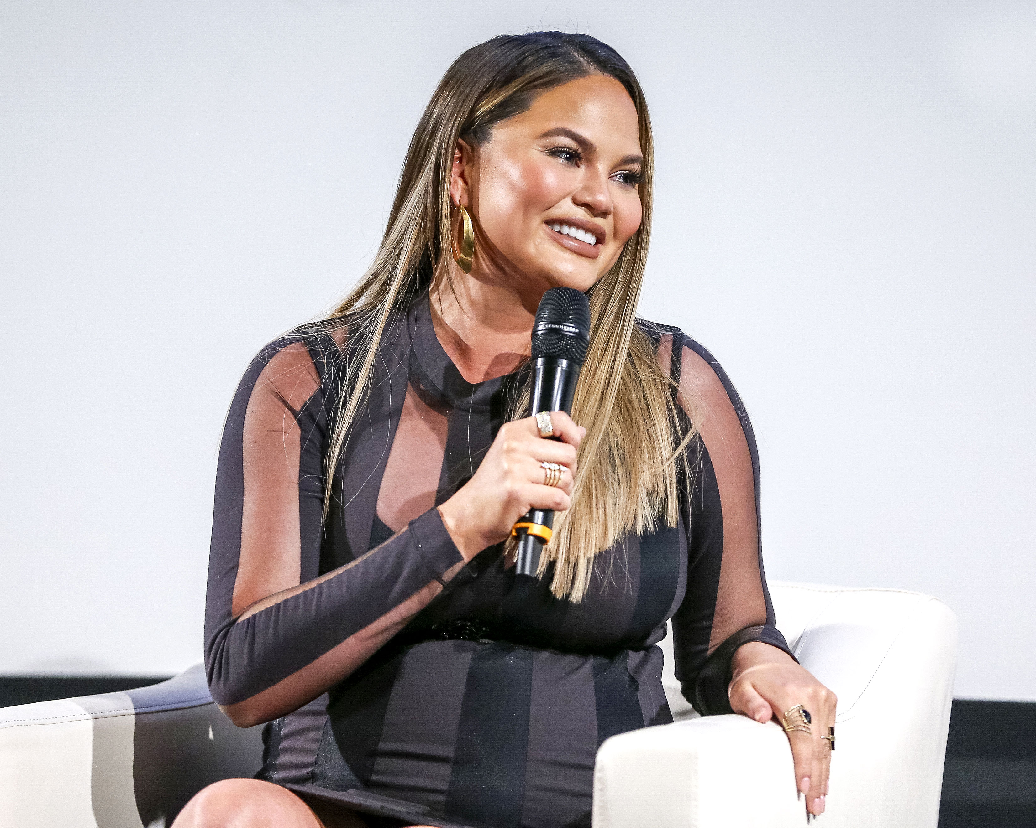 Zoe Saldana Pussy Porn - Chrissy Teigen's Second Pregnancy Maternity Style: See Her Outfits