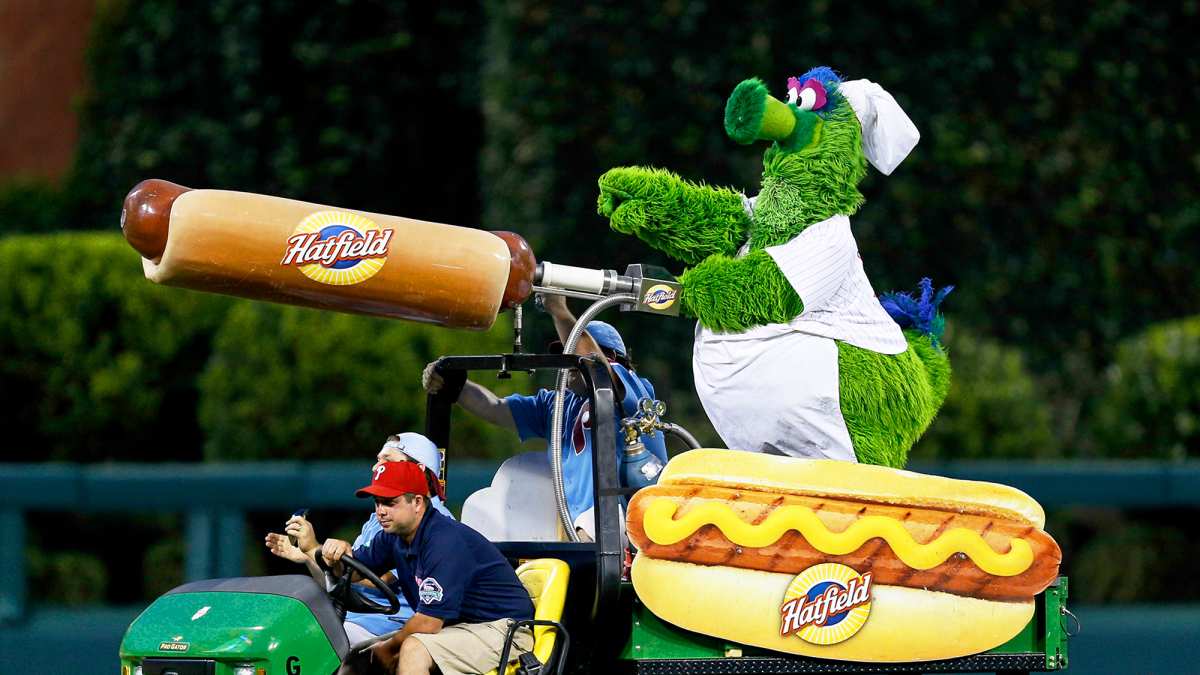 Phillies fans mocked for 'dollar hot dog night' as fan footage