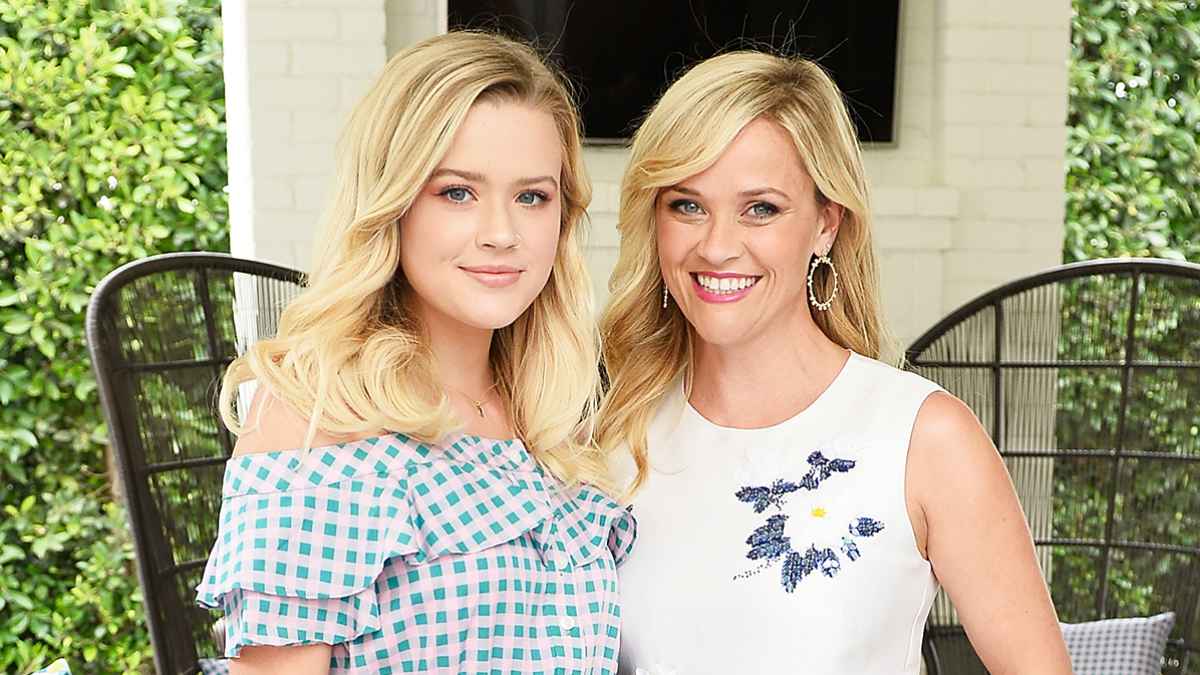 Reese Witherspoon & Daughter Ava Phillippe Find Balance in Black & White  During Afternoon Outing: Photo 4957751, Ava Phillippe, Reese Witherspoon  Photos