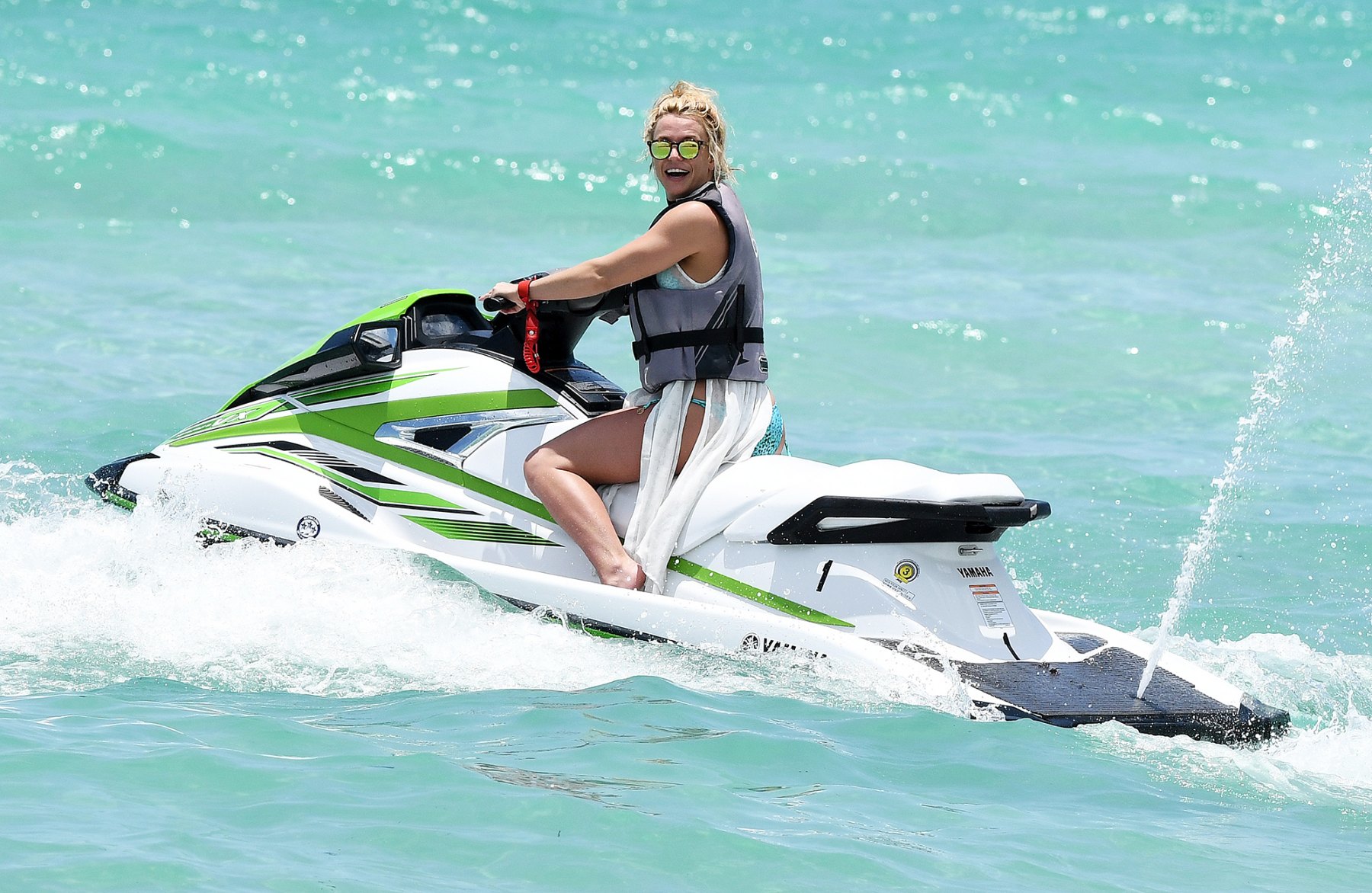 Britney Spears Flaunts Bikini Body On Miami Vacation Pics 3385