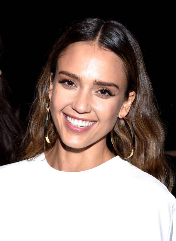 Jessica Alba’s Date Night Makeup Look by Daniel Martin: Video | Us Weekly