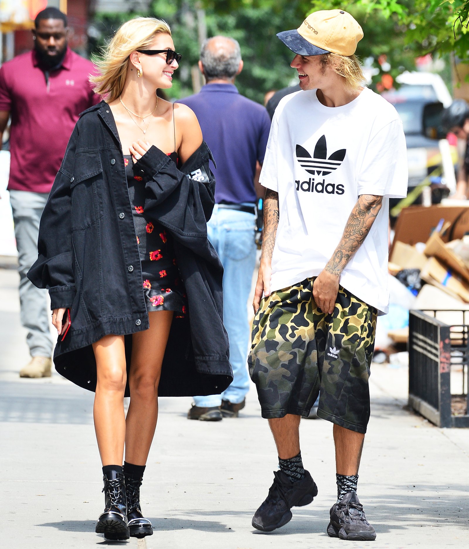 Justin Bieber, Hailey Baldwin Make Out in NYC Cafe: Pics | Us Weekly